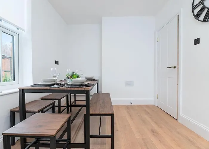 Modern 2 Bed Apartment In Nottingham City Centre - Free Parking - 6 Guests