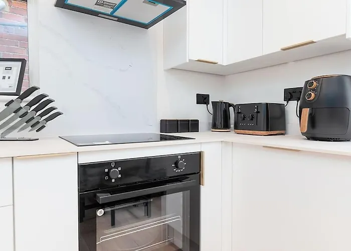 Modern 2 Bed Apartment In Nottingham City Centre - Free Parking - 6 Guests