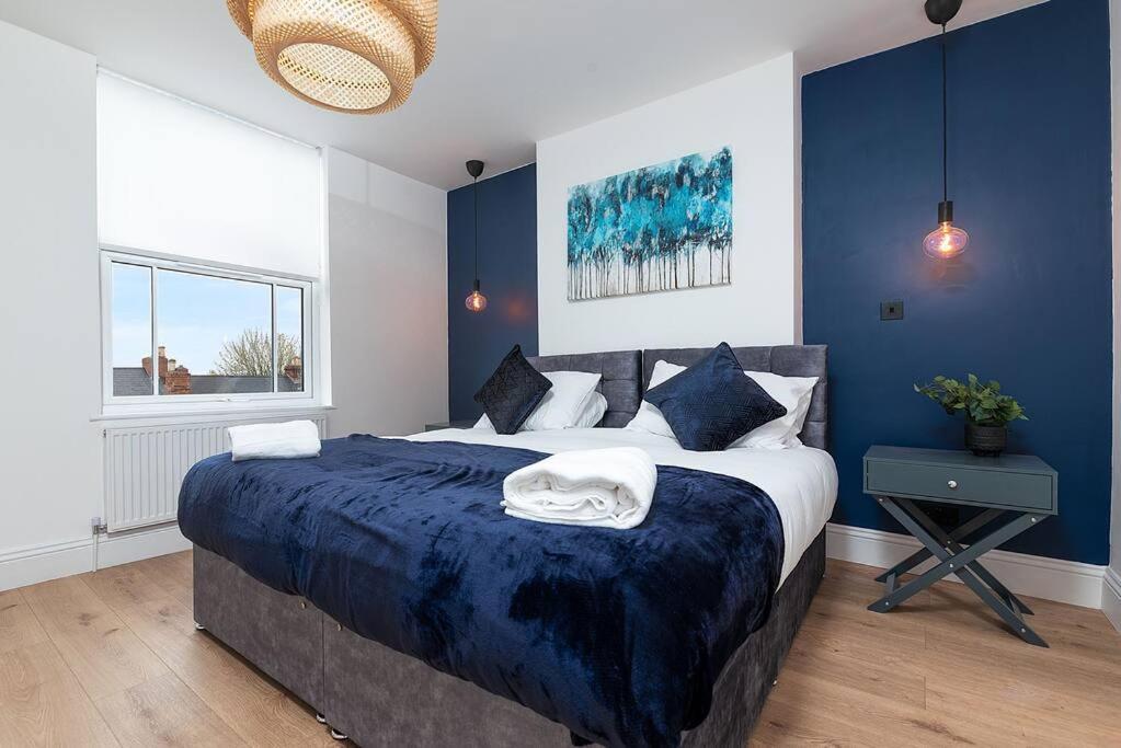 Modern 2 Bed In Centre - Free Parking - 6 Guests Apartment